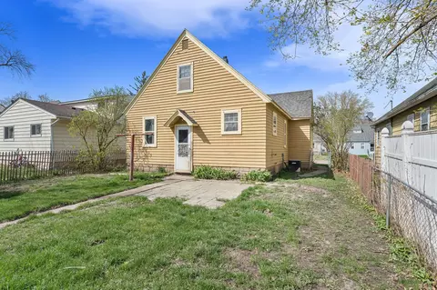 Exterior - 905 10th Ave SW, Austin, MN 55912 photo 5 of 7