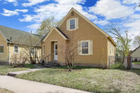 Exterior - 905 10th Ave SW, Austin, MN 55912 photo 3 of 7