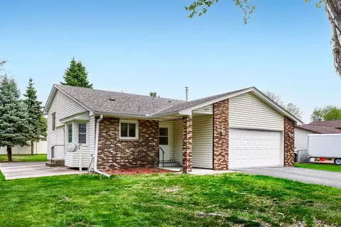 711 Cope Ave W, Roseville, MN 55113