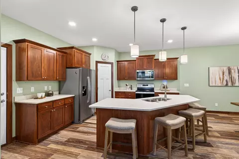 6200 Boulder Ridge Dr, Rockford, MN 55373