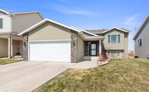 6089 55th Ave S, Fargo, ND 58104