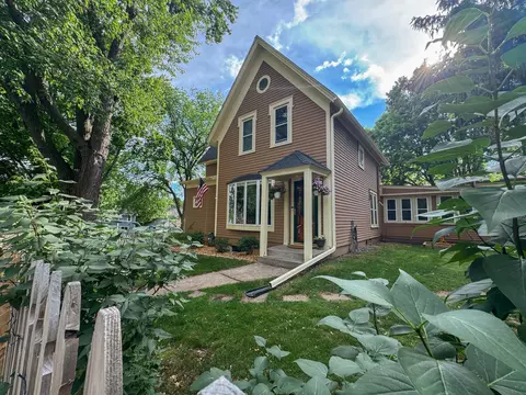 906 4th St N, Stillwater, MN 55082