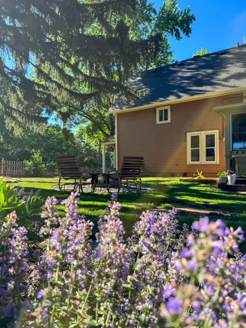 906 4th St N, Stillwater, MN 55082