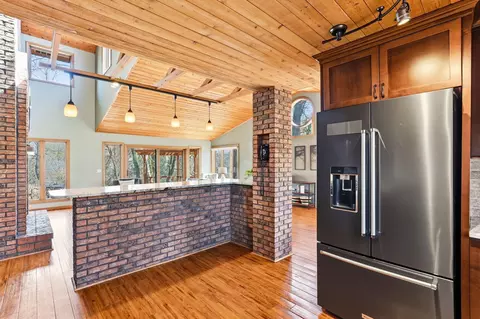 Kitchen - 1180 Kinglet Ct, Eagan, MN 55123 photo 4 of 7