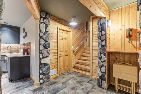 Entry Way - 1180 Kinglet Ct, Eagan, MN 55123 photo 6 of 8