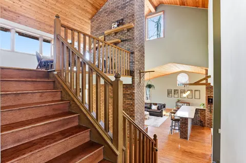 Entry Way - 1180 Kinglet Ct, Eagan, MN 55123 photo 3 of 8