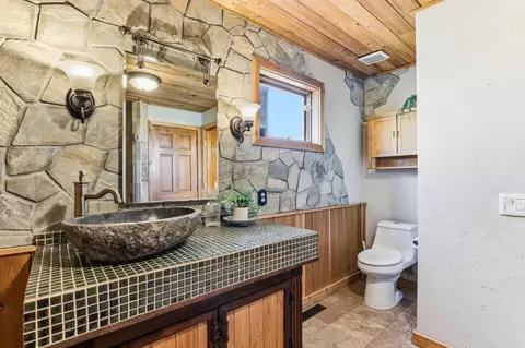 Bath - 1180 Kinglet Ct, Eagan, MN 55123 photo 2 of 5