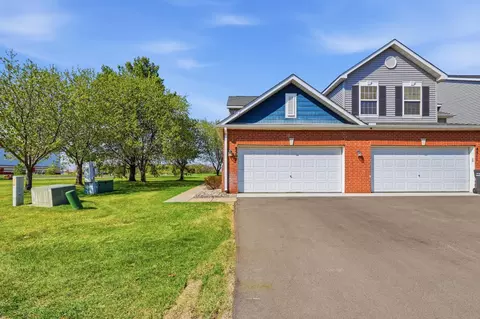 8507 Grove Cir, Shakopee, MN 55379