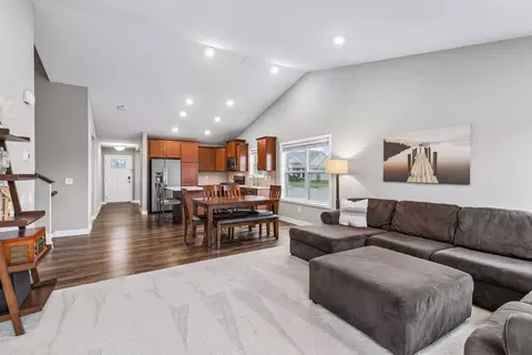 1418 Nutmeg Cir, Carver, MN 55315