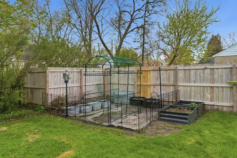 Exterior - 216 7th Ave SE, Waseca, MN 56093 photo 6 of 12