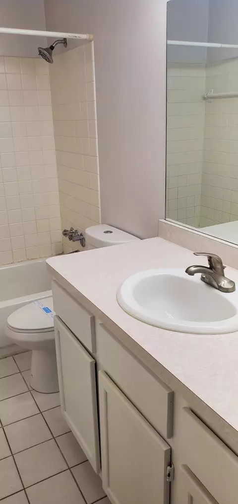 Bath - 1700 Four Oaks Rd #321, Eagan, MN 55121 photo 1 of 2