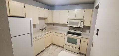 Kitchen - 1700 Four Oaks Rd #321, Eagan, MN 55121 photo 1 of 1