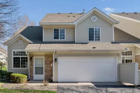 8981 Spring Ln, Woodbury, MN 55125
