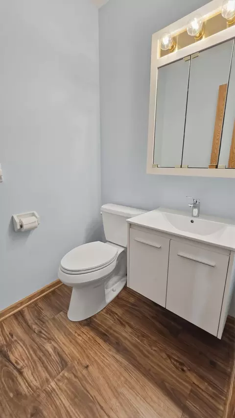 Bath - 3214 Valley Ridge Dr, Eagan, MN 55121 photo 1 of 2