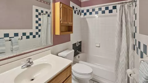Bath - 3214 Valley Ridge Dr, Eagan, MN 55121 photo 2 of 2