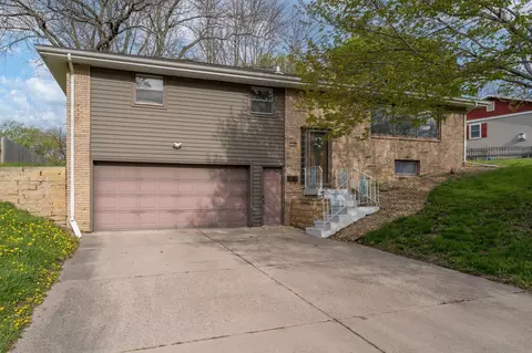 110 S Belmont Dr, Mankato, MN 56001