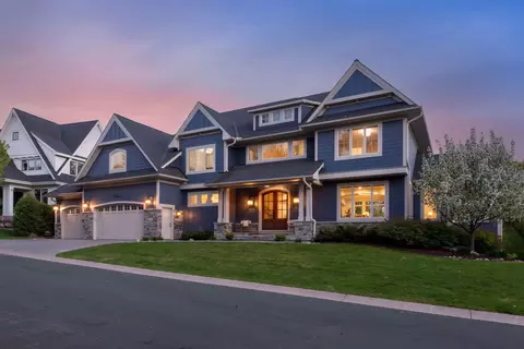 6671 Amberwood Ln, Chanhassen, MN 55317