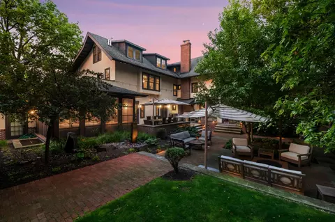 2204 W Lake Of The Isles Pkwy, Minneapolis, MN 55405