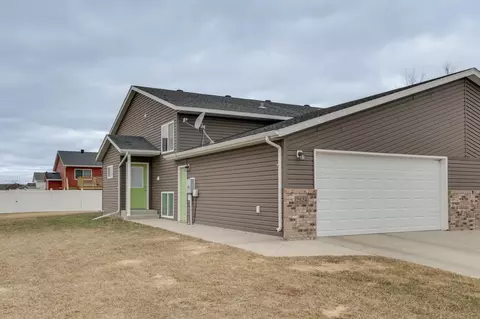 2524 7th Ct W, West Fargo, ND 58078