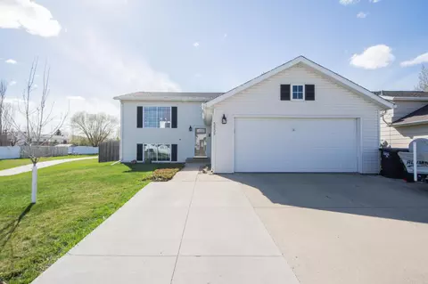 5535 18th St S, Fargo, ND 58104