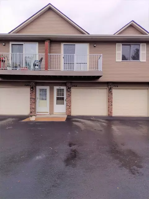 778 Parkside Dr #778H, Vadnais Heights, MN 55127
