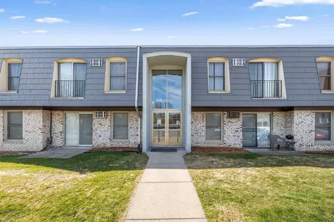 810 9th Ave S #8, Hopkins, MN 55343