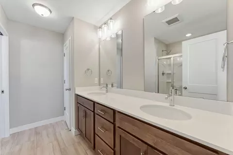 Bath - 1457 143rd St E, Rosemount, MN 55068 photo 2 of 4