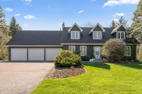 60 Deer Hills Ct, North Oaks, MN 55127