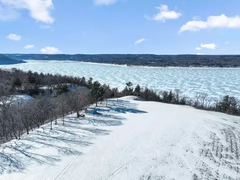 256 Salishan Dr, Hudson, WI 54016