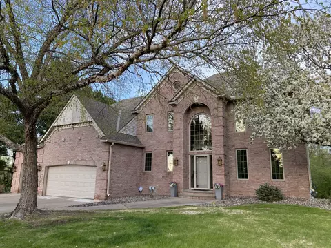 5754 Pond Dr, Shoreview, MN 55126