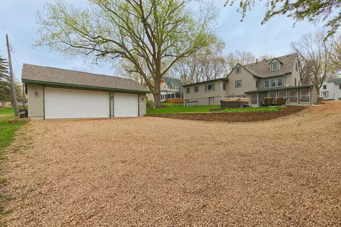 115 Lake Ave E, Winsted, MN 55395