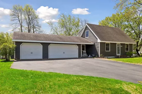 912 Woody Ln NW, Coon Rapids, MN 55448