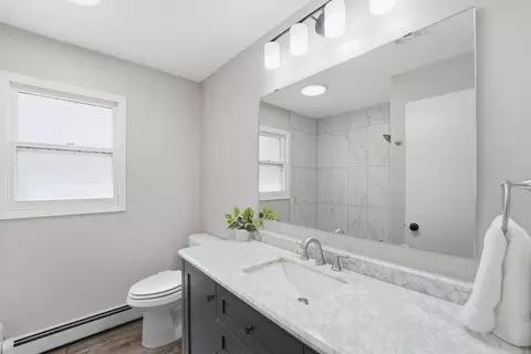 Bath - 1611 10th Ave SE, Saint Cloud, MN 56304 photo 1 of 2