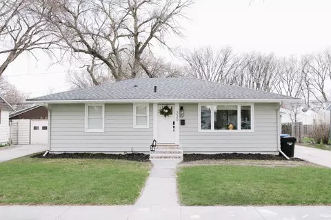 330 21st Ave N, Fargo, ND 58102