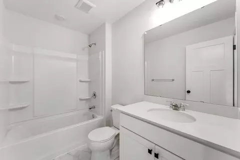 Bath - 1047 130th Ct E, Rosemount, MN 55068 photo 3 of 3