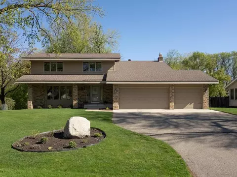 1404 Muir Ln, Burnsville, MN 55337
