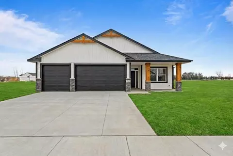 704 7th Ave NE, Isanti, MN 55040