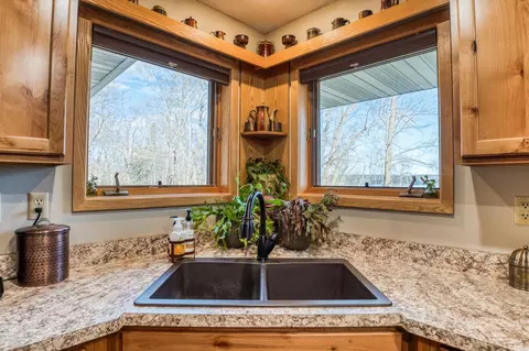 Kitchen - 32061 Primrose Ln, Laporte, MN 56461 photo 5 of 11