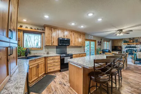 Kitchen - 32061 Primrose Ln, Laporte, MN 56461 photo 10 of 11