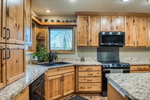 Kitchen - 32061 Primrose Ln, Laporte, MN 56461 photo 7 of 11