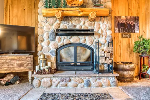 Living - 32061 Primrose Ln, Laporte, MN 56461 photo 2 of 4