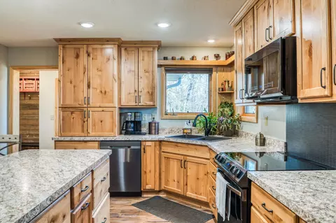 Kitchen - 32061 Primrose Ln, Laporte, MN 56461 photo 4 of 11