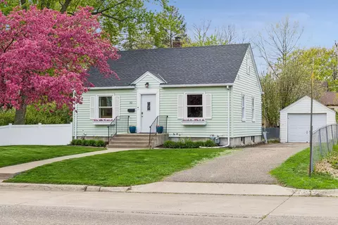 32 17th Ave S, Hopkins, MN 55343