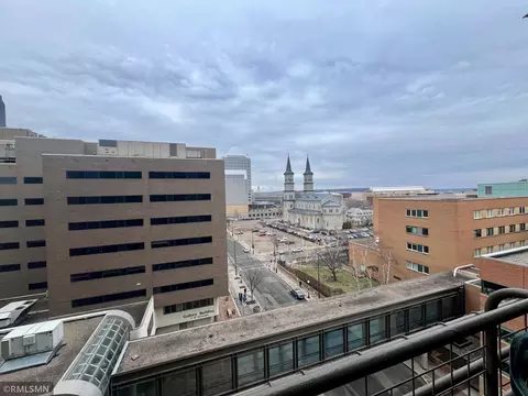 26 10th St W #803, Saint Paul, MN 55102