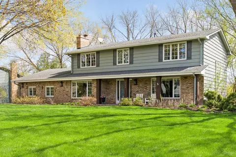 1140 Vagabond Ln N, Plymouth, MN 55447