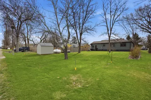 Exterior - 218 10th Ave, Enderlin, ND 58027 photo 4 of 5