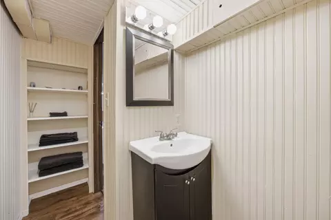 Bath - 218 10th Ave, Enderlin, ND 58027 photo 2 of 2