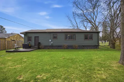 Exterior - 218 10th Ave, Enderlin, ND 58027 photo 5 of 5