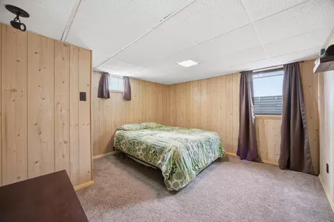 Bedroom - 218 10th Ave, Enderlin, ND 58027 photo 4 of 5