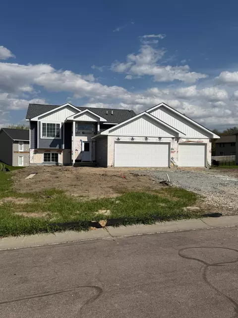 1106 Prairie Ridge Ln, Lester Prairie, MN 55354